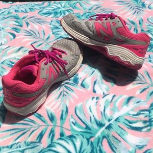 BOGO New balance sz 6.